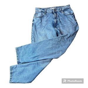 Zara high rise mom jean, light blue EUC Size USA 8 EUR 40